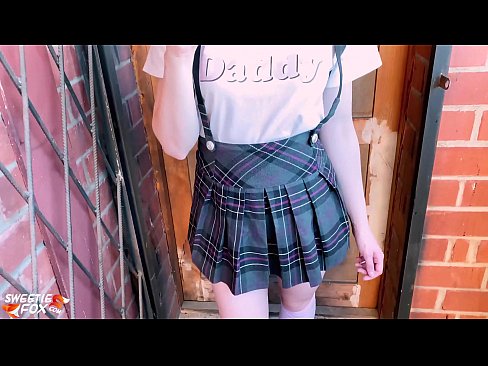 ❤️ Ang mag-aaral na babae ay sumipsip ng kanyang titi nang malalim at nag-fucks sa halip na mga klase. ️ Anal video sa amin