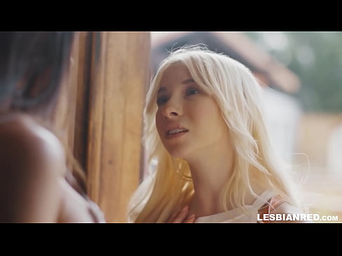 ❤️ Umuwi si Girl pagkalipas ng ilang buwan at kinain niya ang puki ng kanyang madrasta ️ Anal video sa amin