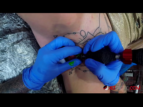 ❤️ Nagpa-tattoo sa kanyang klitoris ang sobrang tattoo na hottie na si Sully Savage ️ Anal video sa amin