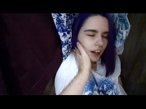 ❤️ Natagpuan ang aking kapatid na babae sa aparador at tinulungan ang kanyang cum ️ Anal video sa amin